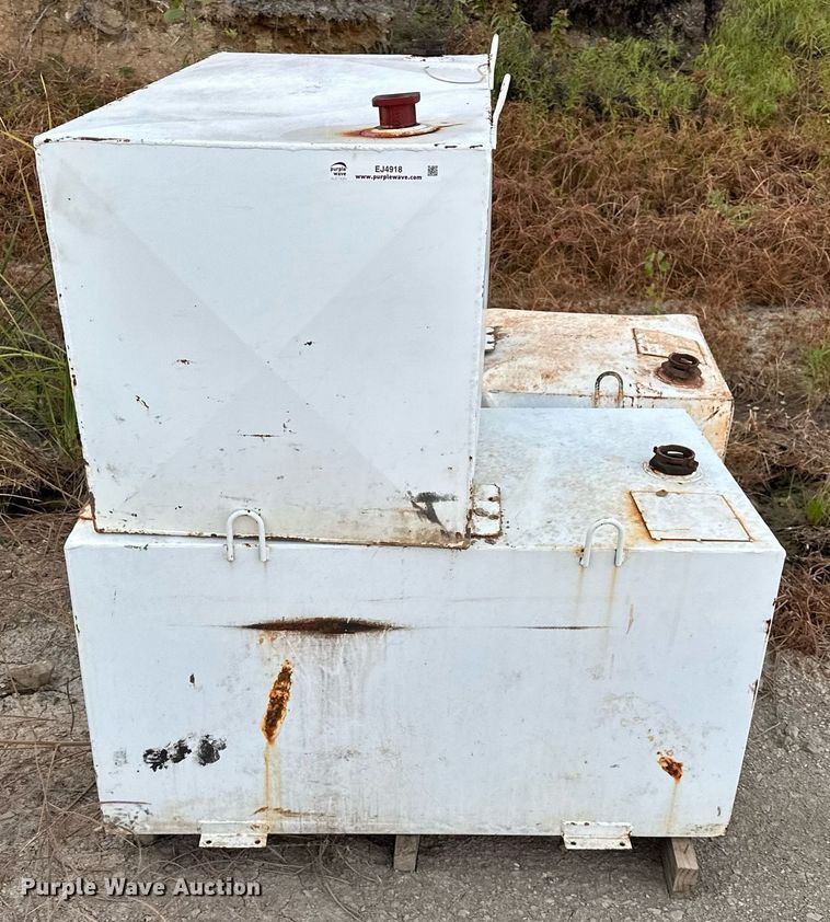 image for item EJ4918 (3) 100 gallon fuel tanks 