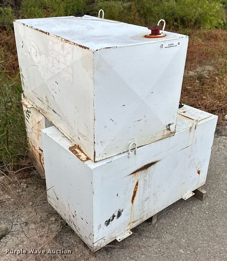 image for item EJ4918 (3) 100 gallon fuel tanks 