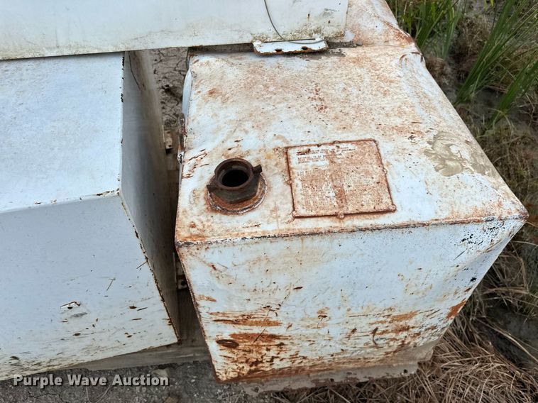 image for item EJ4918 (3) 100 gallon fuel tanks 
