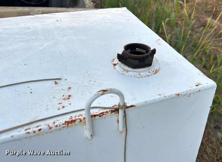 image for item EJ4918 (3) 100 gallon fuel tanks 