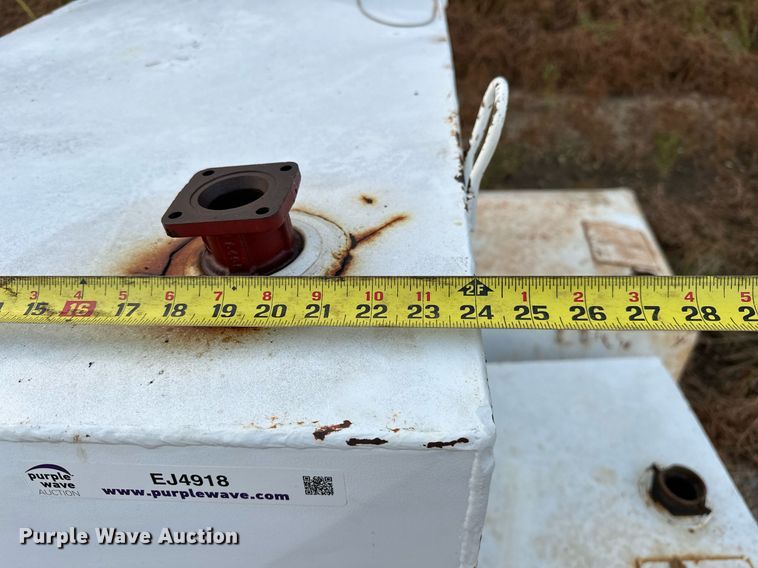 image for item EJ4918 (3) 100 gallon fuel tanks 