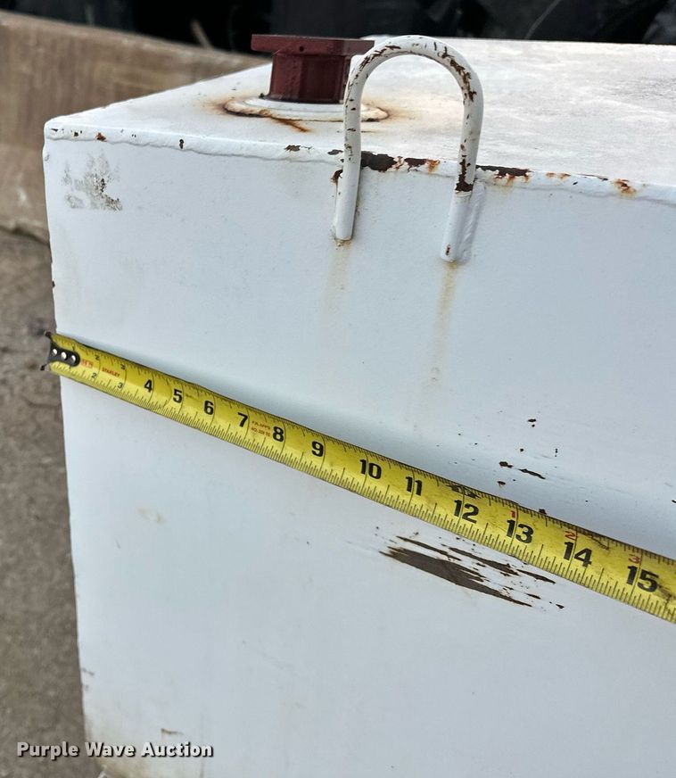 image for item EJ4918 (3) 100 gallon fuel tanks 