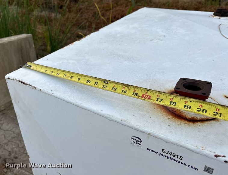 image for item EJ4918 (3) 100 gallon fuel tanks 