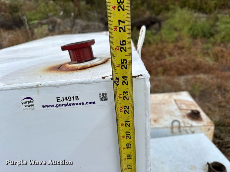 image for item EJ4918 (3) 100 gallon fuel tanks 