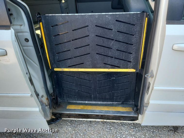image for item EJ8048 2009 Dodge Grand Caravan SE handicap accessible van