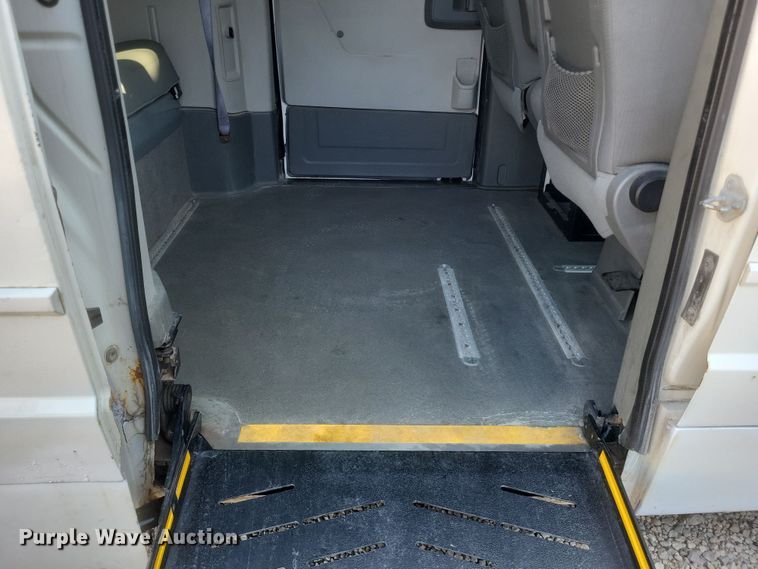 image for item EJ8048 2009 Dodge Grand Caravan SE handicap accessible van