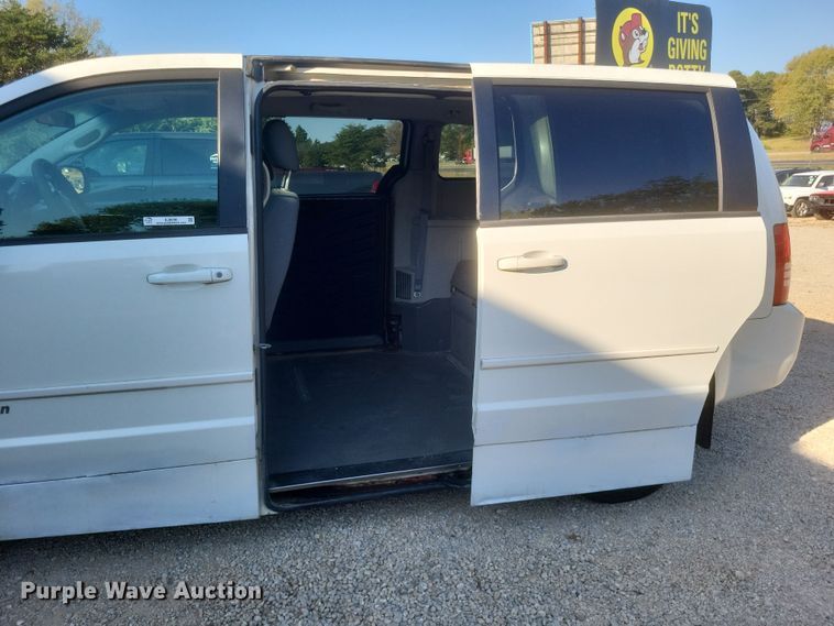 image for item EJ8048 2009 Dodge Grand Caravan SE handicap accessible van