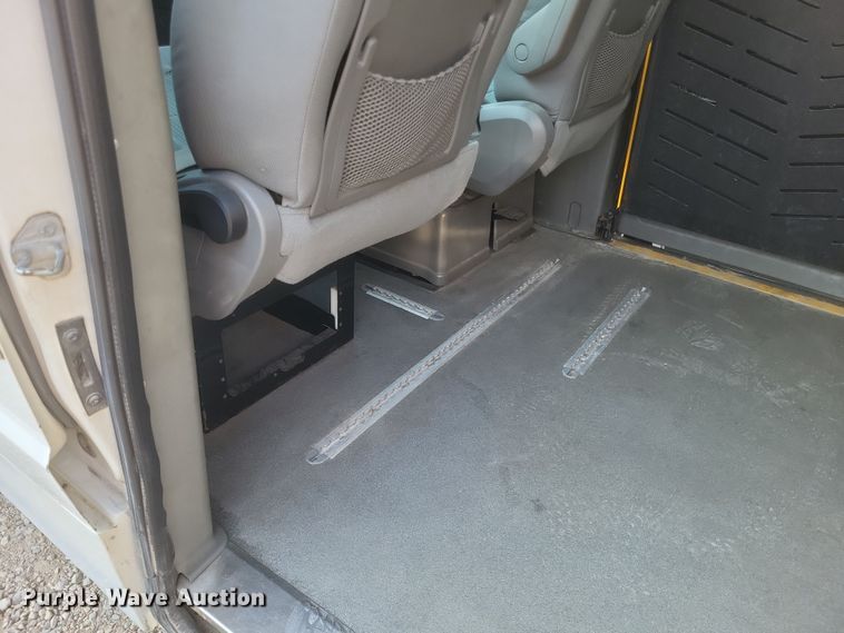 image for item EJ8048 2009 Dodge Grand Caravan SE handicap accessible van