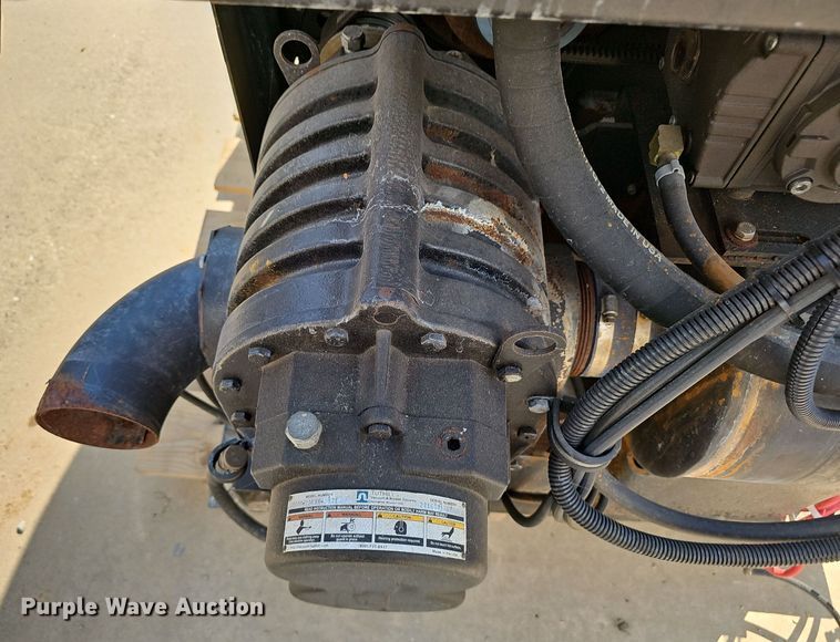 image for item EK0895 Hydramaster Titan 875 carpet cleaner 