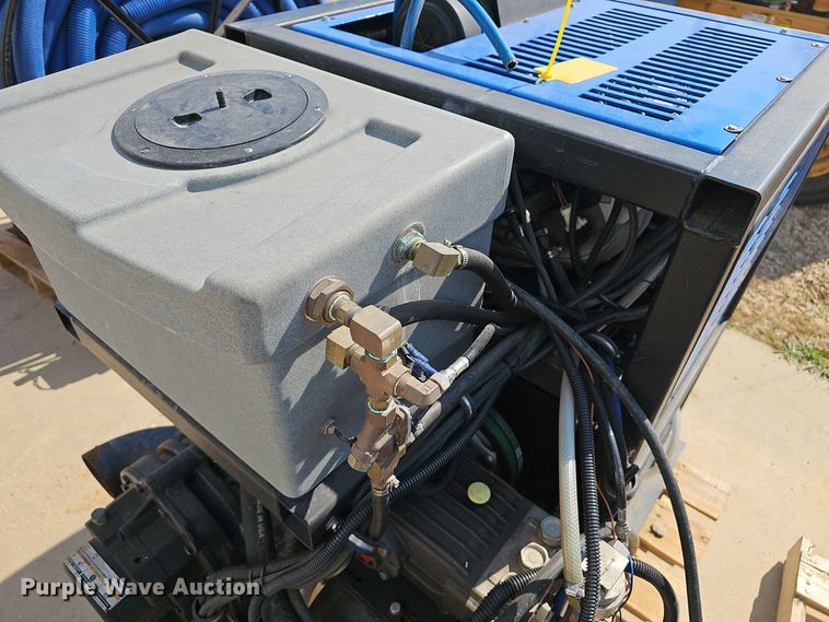 image for item EK0895 Hydramaster Titan 875 carpet cleaner 