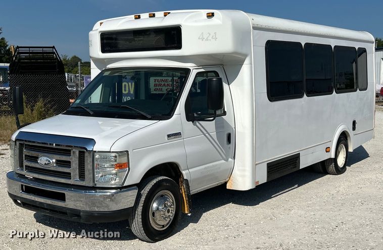 image for item EK3404 2014 Ford E450 Super Duty shuttle bus
