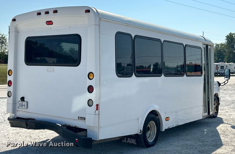 image for item EK3404 2014 Ford E450 Super Duty shuttle bus
