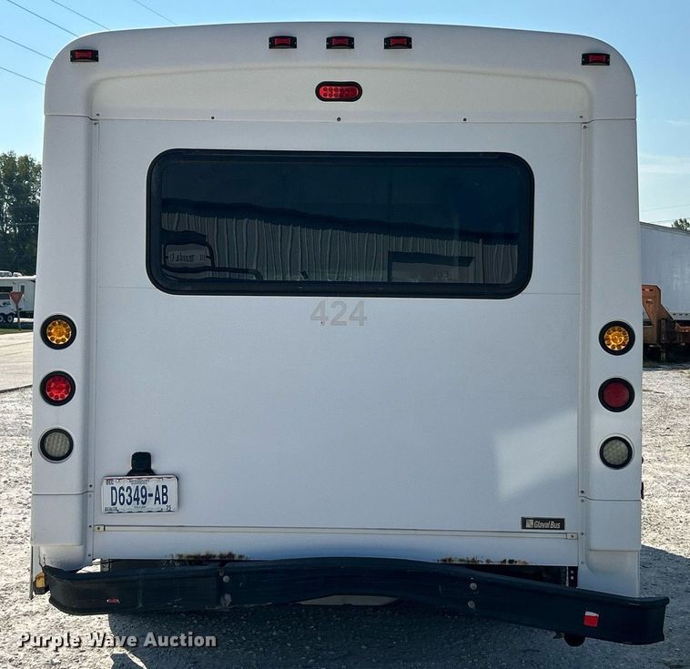 image for item EK3404 2014 Ford E450 Super Duty shuttle bus