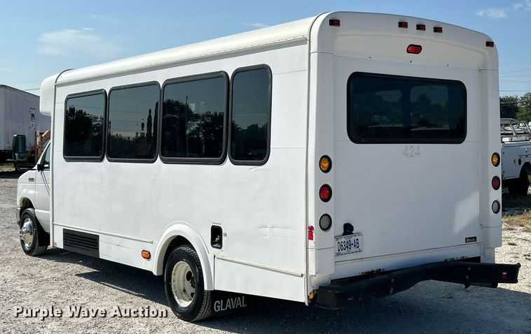 image for item EK3404 2014 Ford E450 Super Duty shuttle bus