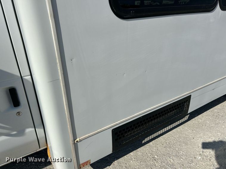 image for item EK3404 2014 Ford E450 Super Duty shuttle bus