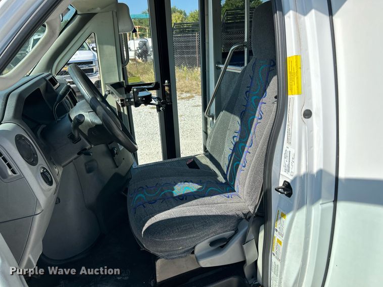 image for item EK3404 2014 Ford E450 Super Duty shuttle bus