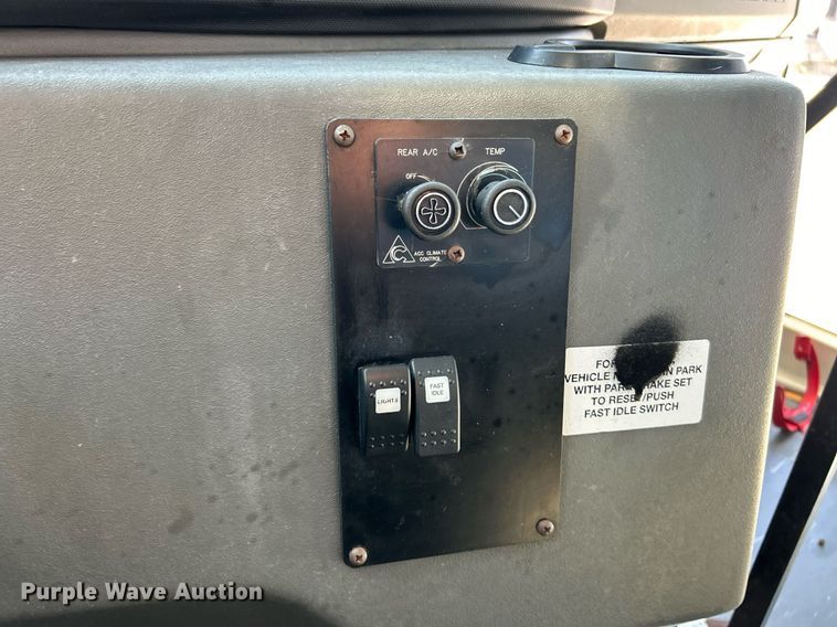 image for item EK3404 2014 Ford E450 Super Duty shuttle bus