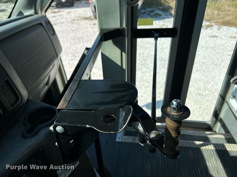 image for item EK3404 2014 Ford E450 Super Duty shuttle bus