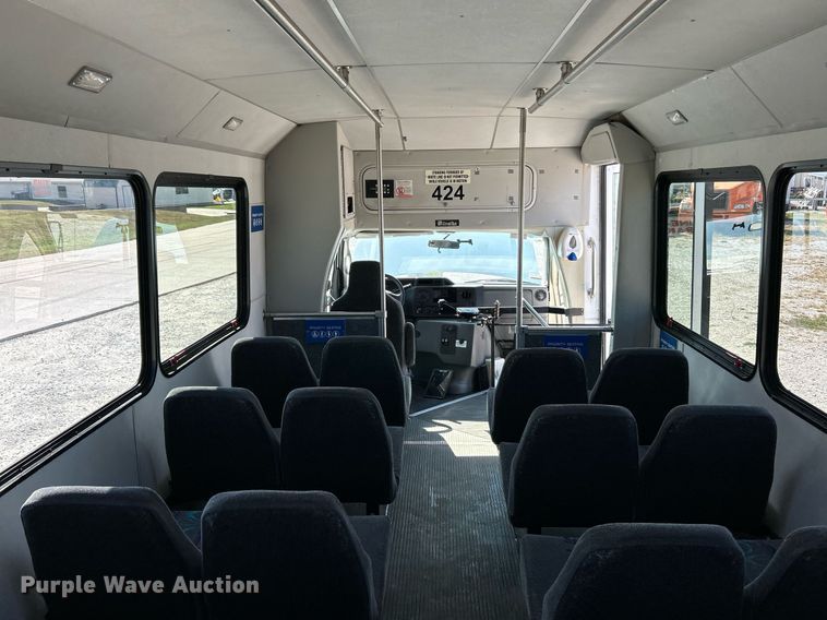 image for item EK3404 2014 Ford E450 Super Duty shuttle bus