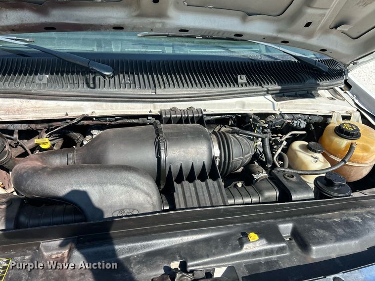 image for item EK3404 2014 Ford E450 Super Duty shuttle bus