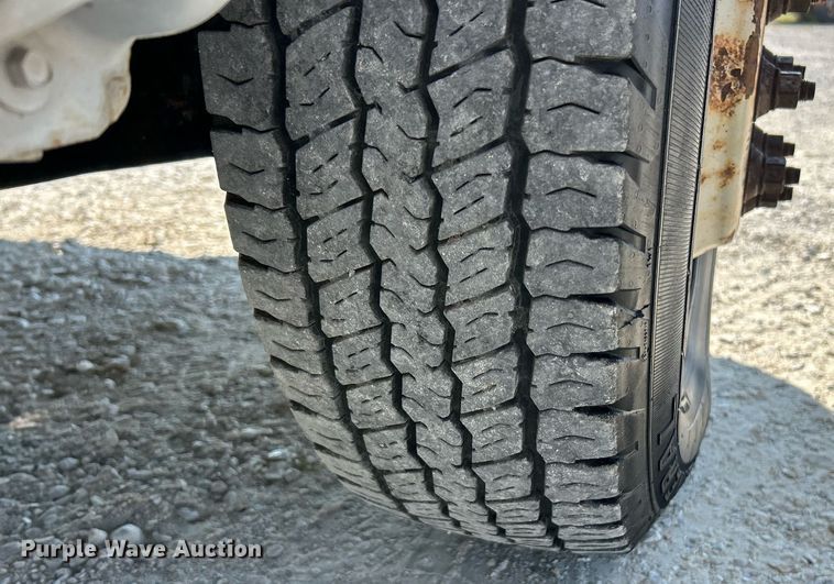 image for item EK3404 2014 Ford E450 Super Duty shuttle bus