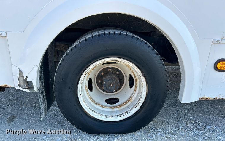 image for item EK3404 2014 Ford E450 Super Duty shuttle bus