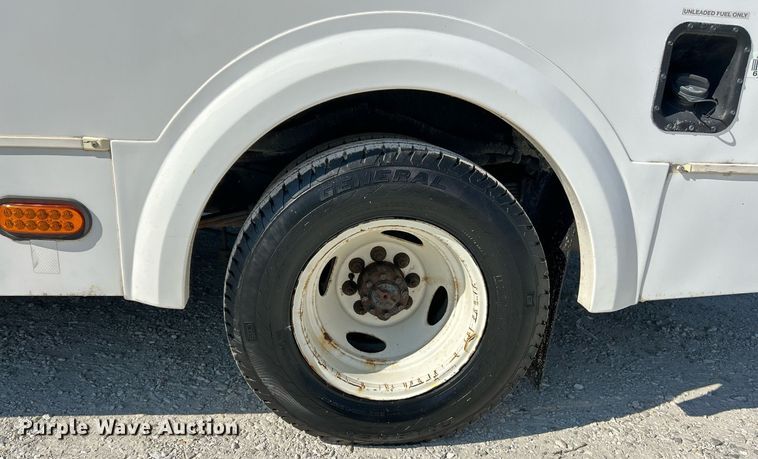 image for item EK3404 2014 Ford E450 Super Duty shuttle bus