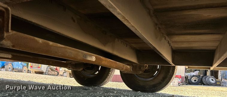 image for item EK3475 2002 Wells Cargo enclosed cargo trailer