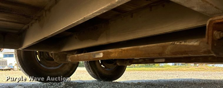 image for item EK3475 2002 Wells Cargo enclosed cargo trailer