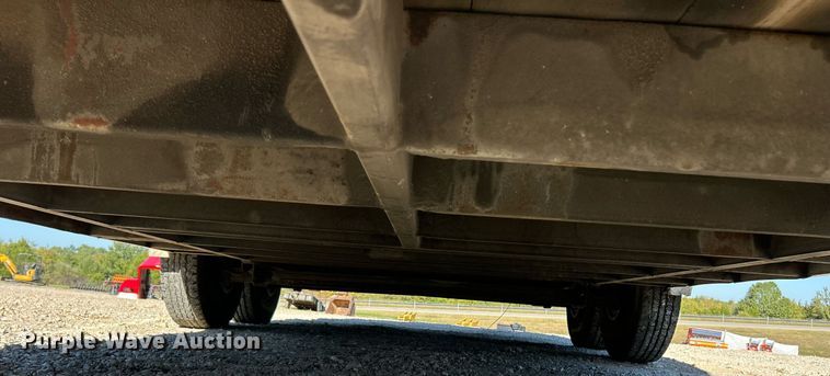 image for item EK3475 2002 Wells Cargo enclosed cargo trailer