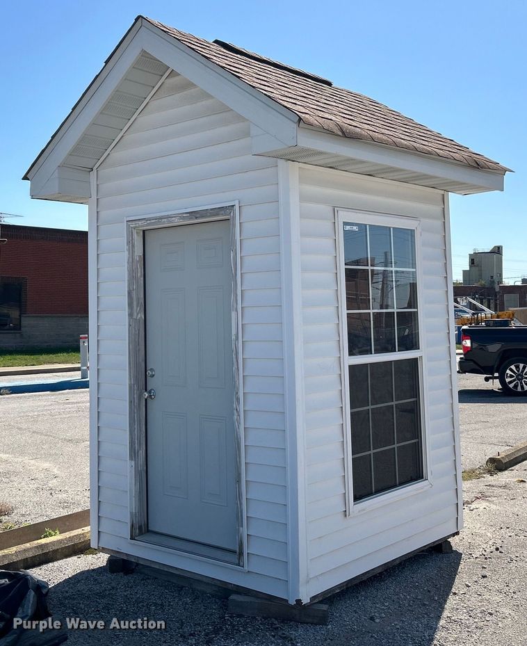 Guard shack in St. Louis, MO | Item EK3536 sold | Purple Wave