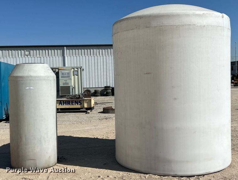 (2) poly tanks in St. Louis, MO | Item EK3541 sold | Purple Wave