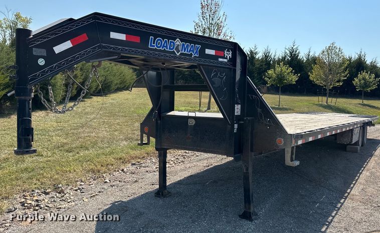 image for item EN0045 2015 Load Trail 36 Flatbed hydraulic tail equipment trailer