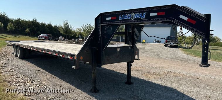 image for item EN0045 2015 Load Trail 36 Flatbed hydraulic tail equipment trailer
