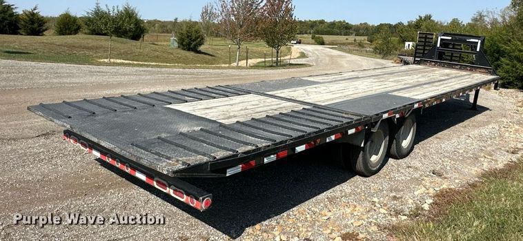 image for item EN0045 2015 Load Trail 36 Flatbed hydraulic tail equipment trailer