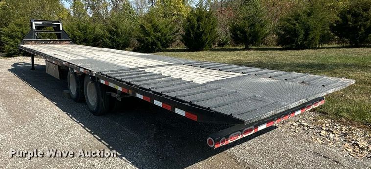 image for item EN0045 2015 Load Trail 36 Flatbed hydraulic tail equipment trailer