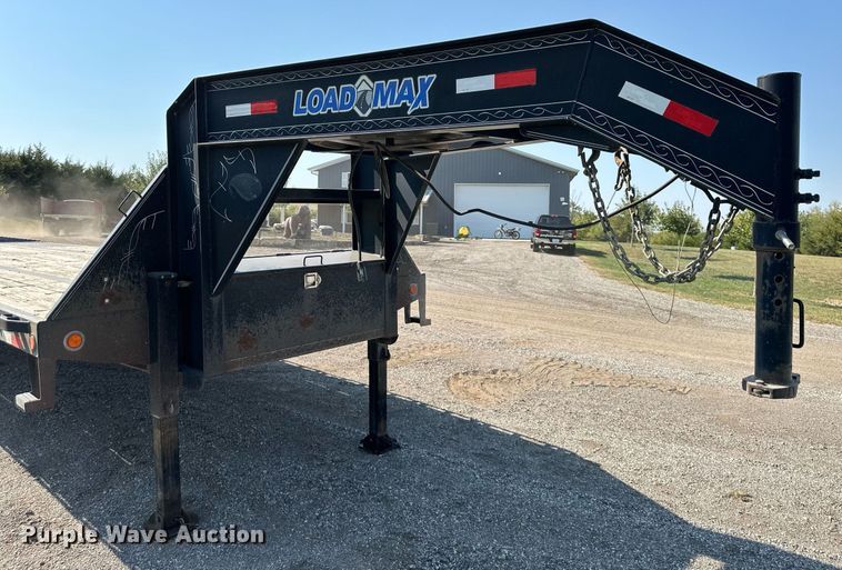 image for item EN0045 2015 Load Trail 36 Flatbed hydraulic tail equipment trailer