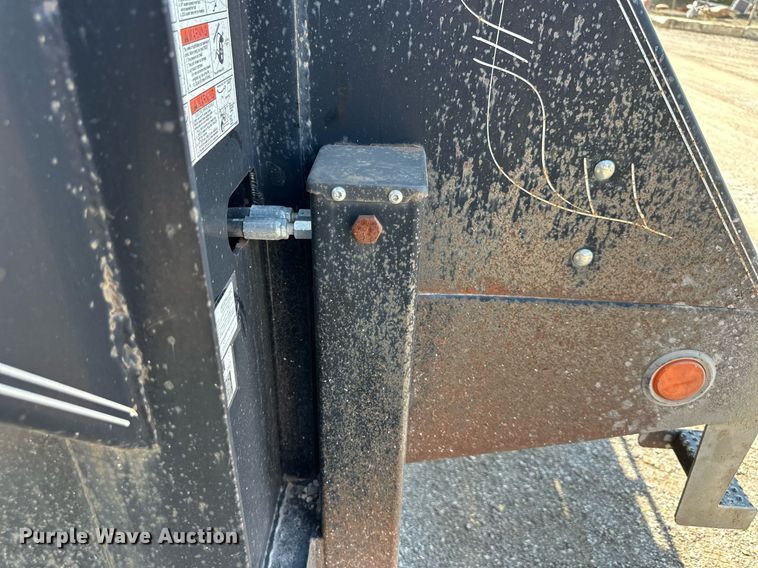 image for item EN0045 2015 Load Trail 36 Flatbed hydraulic tail equipment trailer