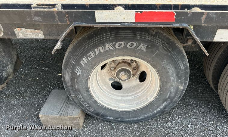 image for item EN0045 2015 Load Trail 36 Flatbed hydraulic tail equipment trailer