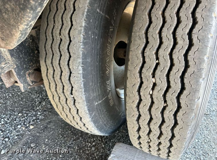 image for item EN0045 2015 Load Trail 36 Flatbed hydraulic tail equipment trailer