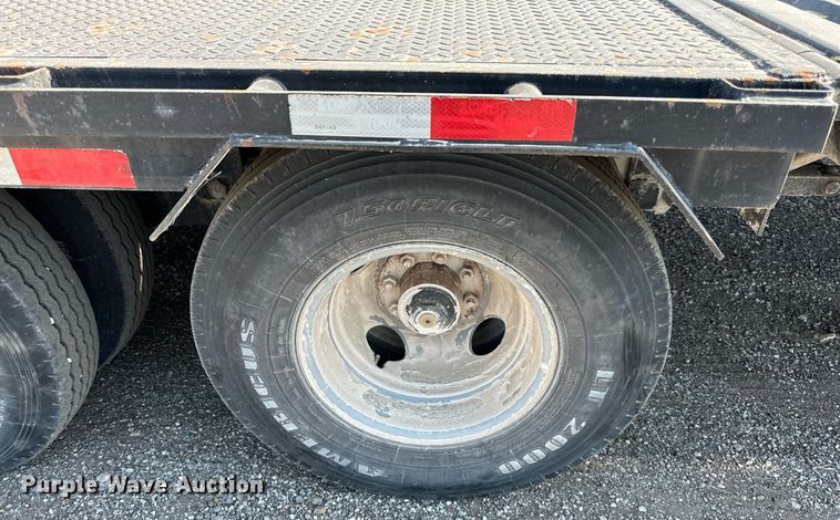 image for item EN0045 2015 Load Trail 36 Flatbed hydraulic tail equipment trailer