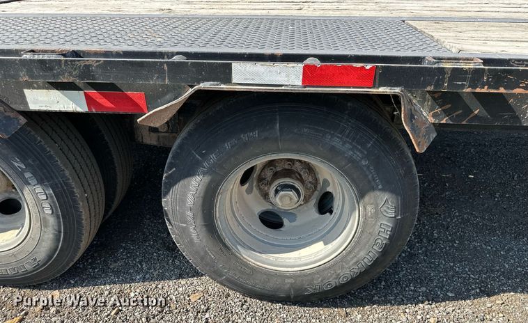 image for item EN0045 2015 Load Trail 36 Flatbed hydraulic tail equipment trailer