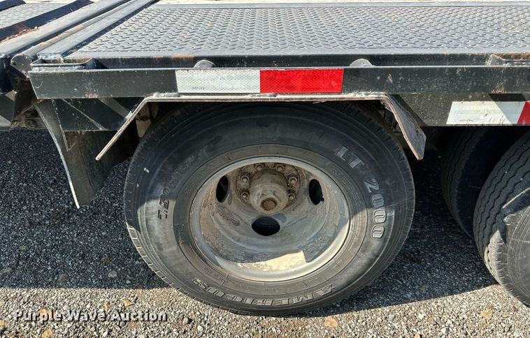 image for item EN0045 2015 Load Trail 36 Flatbed hydraulic tail equipment trailer