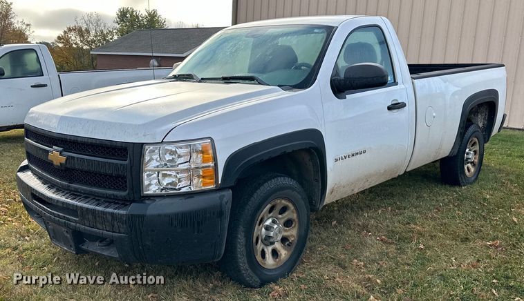 image for item EN2500 2013 Chevrolet  Silverado 1500 pickup truck