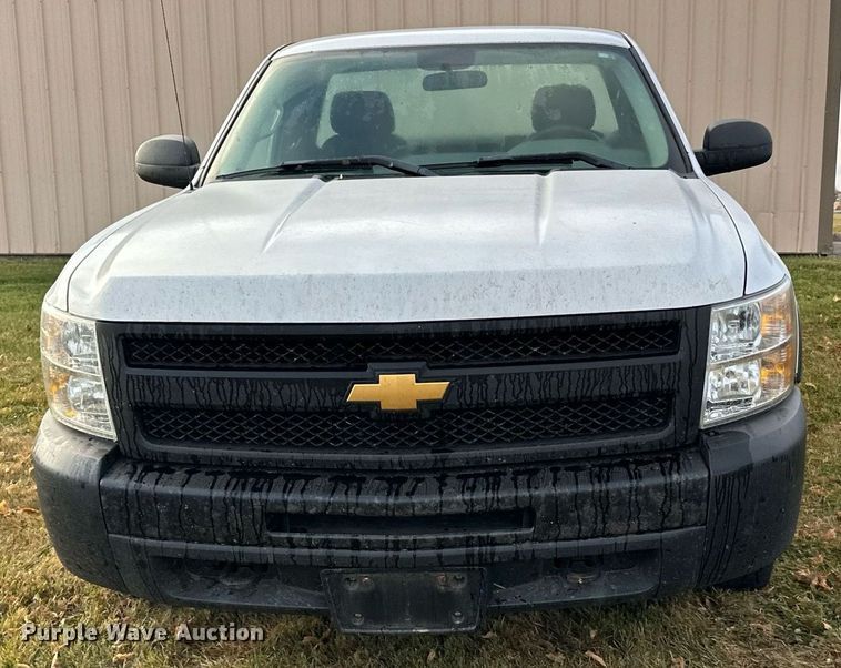 image for item EN2500 2013 Chevrolet  Silverado 1500 pickup truck