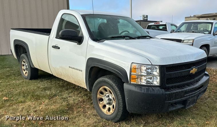 image for item EN2500 2013 Chevrolet  Silverado 1500 pickup truck