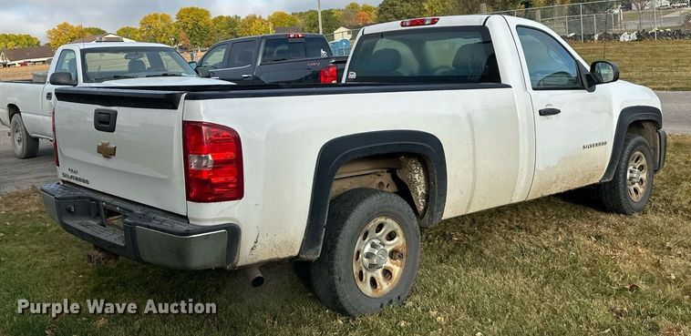 image for item EN2500 2013 Chevrolet  Silverado 1500 pickup truck