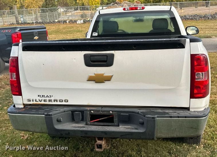 image for item EN2500 2013 Chevrolet  Silverado 1500 pickup truck