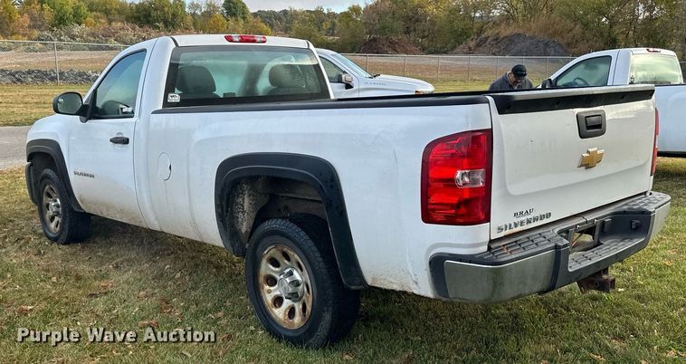 image for item EN2500 2013 Chevrolet  Silverado 1500 pickup truck