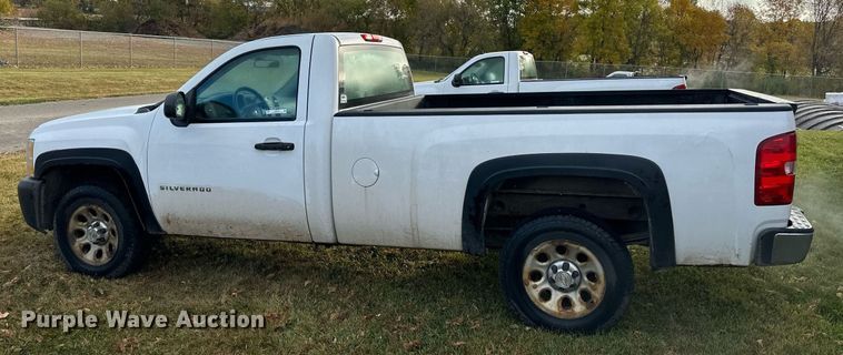 image for item EN2500 2013 Chevrolet  Silverado 1500 pickup truck